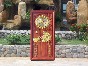 Đốc lịch đồng hồ phật di lặc kéo tiền gỗ hương 41cm x 81cm